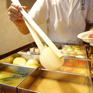 こだわりの鶏だし煮込みやおでん、新鮮な旬野菜のおつまみご用意