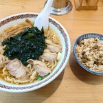仙台中華そば 銘店嘉一 - 三陸わかめチャーシュー麺大盛1360円　Aセット（鶏飯）140円