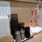 中華そば たかばん - カウンター調味料