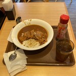 すき家 - 料理写真:やわらかチキンカレー@790 配膳時