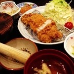 Takao Rengaya - 定番の特選ロースかつ御膳。当店のイチオシであり、一番人気です。