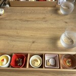 つるよし料理店 - クリームチーズレモンピューレ、おおまいのエスカペッシュ、つるよしポテサラ、パテドカンパーニュ、サーモンマリネカレーソース