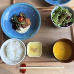 つるよし料理店 - 幻の魚イトウ定食