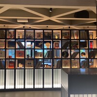 Gallery11(ホテルインディゴ東京渋谷) - ビビッドな色遣いのアート