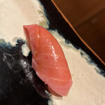 鮨 龍次郎 - 背トロ(2品目の中トロ)