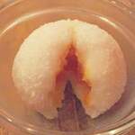 ヤムチャパパ - ココナッツ団子。皮も餡も美味しい～お料理は一品一品どれも手間暇かけて手作りされていて最後まで全部美味しかったです。お店の人のお料理に対するこだわりと情熱を感じます。阿倍野の本格飲茶のお店、おすすめです