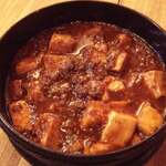 ヤムチャパパ - マーボー豆腐。
      これもピリッと辛くて本格的なお味です。
      食べれば食べるほど食欲がわきます！