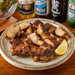 スパイスやハーブが効いた、お酒の進む自慢の料理が勢ぞろい♪