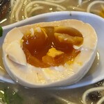 博多ラーメン なみへい - 半熟煮玉子断面