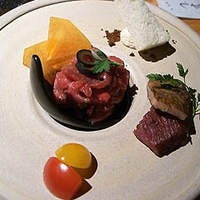和牛懐石 但馬屋 梅田 - 塩ユッケと柿のハーモニー