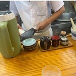 葉隠うどん - 山かけうどんの山芋を擦ってくれています。私のだ〜！笑