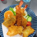 ハナともキッチン - 2024年の｢海鮮えびフライ定食｣海老と魚のフライ