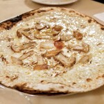 ピッツェリア・ロマーナ・イル・ペンティート - フレッシュポルチーニのピッツァ