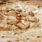 ピッツェリア・ロマーナ・イル・ペンティート - フレッシュポルチーニのピッツァ