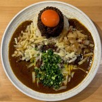 吉田カレー  - ミックス 小の半分・豚ハーフ・チーズ・玉ねぎのアチャール