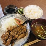 家庭料理居酒屋 よってって - ♪豚肉のトンテキ風ソース定食 ¥700