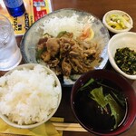 家庭料理居酒屋 よってって - ♪豚の生姜焼き定食 ¥700