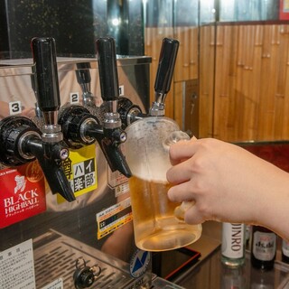テーブル席とボックス席は、飲み放題がセルフサービス