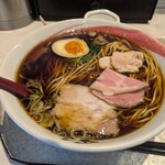 彩はにほへと - 中華そば（黒）大盛の具材全部乗せ