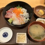座魚場まるこ - まるこの海鮮丼定食