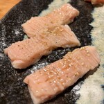 焼肉ホルモン 新井屋 - シマチョウ