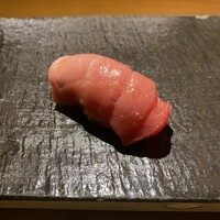 SUSHI TOKYO TEN、 新宿ニュウマン店 - 塩釜産　本マグロ中トロ