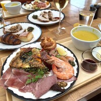 ザ タヴァン グリル＆ラウンジ - 