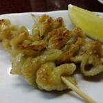 鶴亀 - 鳥皮２本 200円(税込)(2024年10月26日撮影)