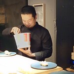 トレイス - 河島シェフ。KFCならぬKFPのバケツをごぞごぞｗ