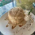 KOA - マカダミアナッツと黒糖クリームのパンケーキ