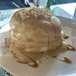 KOA - マカダミアナッツと黒糖クリームのパンケーキ