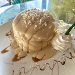 KOA - マカダミアナッツと黒糖クリームのパンケーキ