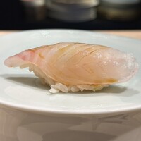 すし 零 - 鮨おまかせ22,000円(アズキマス昆布締め)