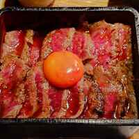 焼肉㐂舌 南船場 - イチボ肉のタタキステーキのお重