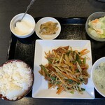 味来 茶酒坊 - 【ランチ】ニラレバー定食（800円）