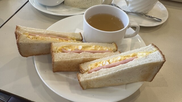 Kissa Shitsu Renoir Shinjuku Dai Gado Ten photo 3