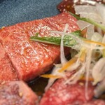 炭火焼肉 牛○亭 - おそらくバラ