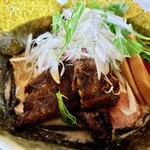 麺屋　たか - 味玉、メンマ、水菜、白髪ねぎも乗ります
