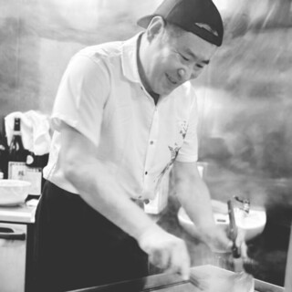 料理人として国内外で修業を重ねた二代目店主