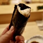 鮨 やすみつ - 喉黒の手巻き寿司