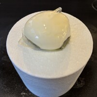 TACUBO - カプレーゼ、水牛モッツアレラ、ナスチーム(トマトのシート)