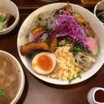 麺や庄の - 一汁三菜定食。写真がとぎれちゃってすみません