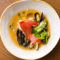 金目鯛のアクアパッツァ［メゾンカイザーのパン3種付き］