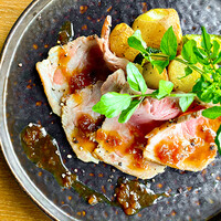 カナダ産大麦三元豚のローストポーク　シャリアピンソース［ライス付き］