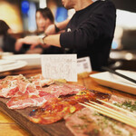 ワイン食堂コモン - 生ハム盛り合わせ