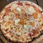 ESOLA - ピザ スモークサーモンとクリームチーズ