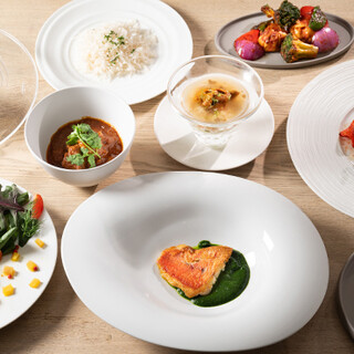 気軽に楽しむ本格フランス料理と厳選ワイン◆アラカルトも充実