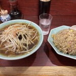 園春 - モヤシラーメン¥550とチャーハン¥600(税込)