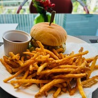 MAISON MARUNOUCHI - マルノウチ 和牛チーズバーガー＆フレンチフライ01