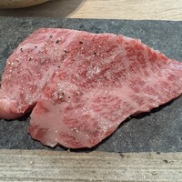 柳橋焼にく わにく - 川岸牧場産神戸ビーフ　肩ロース